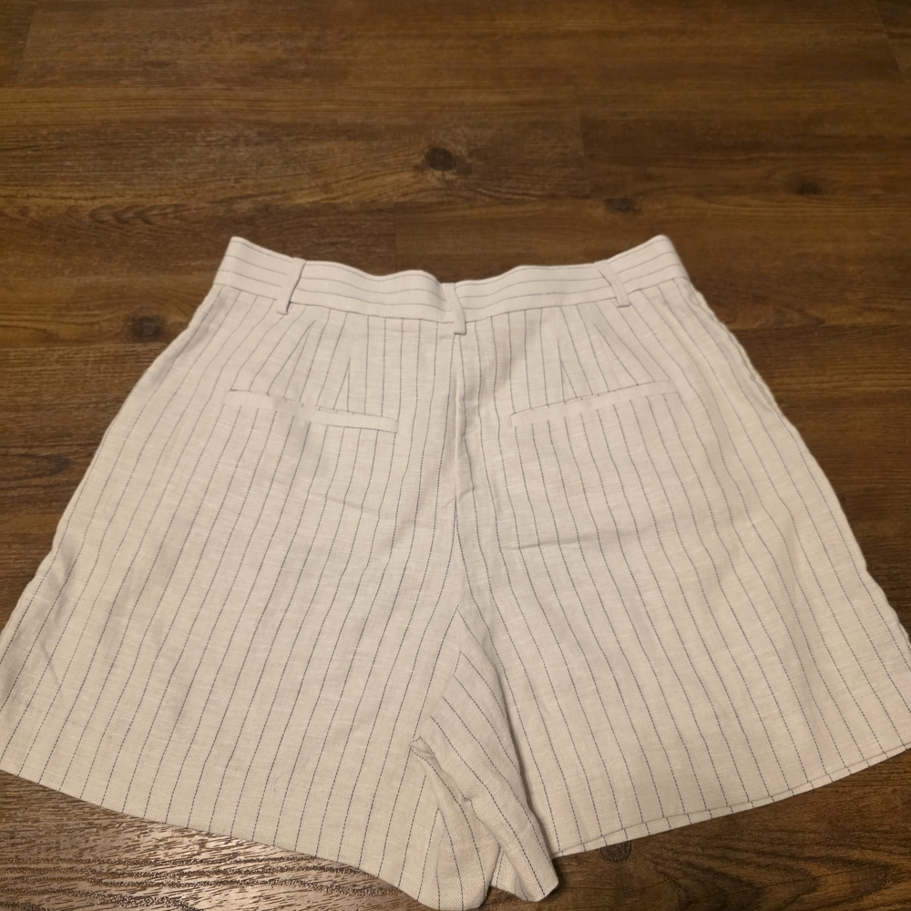 Banana Republic Cream Pinstripe Linen Blend Shorts - Picture 5 of 5